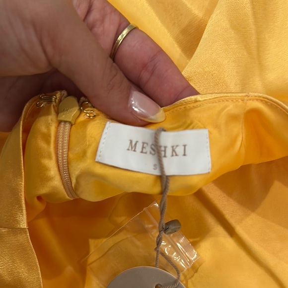 Meshki Yellow Sheath Cocktail Dress Mock Neck Sleeveless - Picture 7 of 7